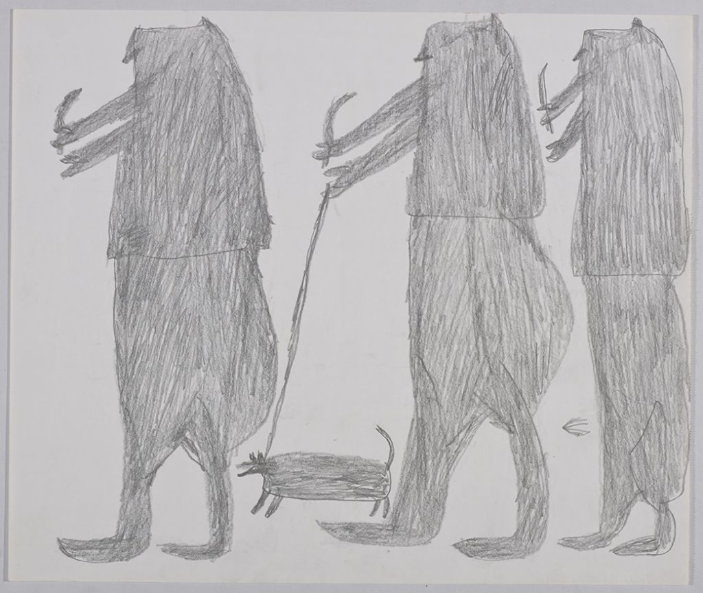 À gauche, deux grands chasseurs avec leurs couteaux, dont un tient un chien en laisse; à droite, un grand chasseur avec un couteau. Œuvre bidimensionnelle exécutée en gris.
