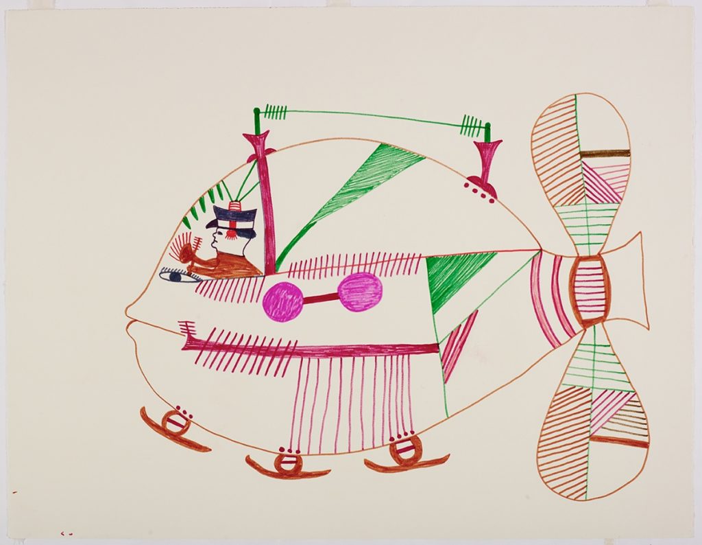 Figure humaine dans un grand véhicule sur trois skis avec une hélice à l'arrière. Le véhicule est couvert de motifs géométriques et d’un visage tourné vers la gauche. Œuvre bidimensionnelle exécutée en vert, violet, brun et bleu.